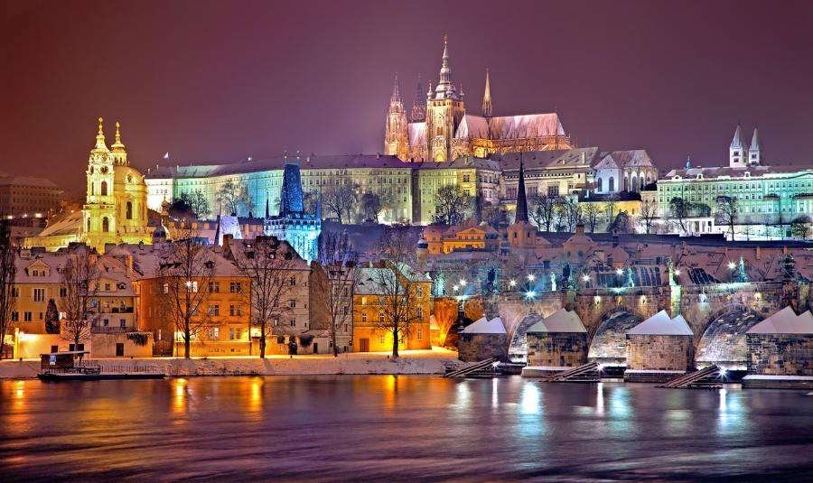 Praga vista notturna