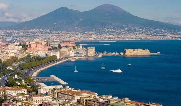 Quanti abitanti ha napoli
