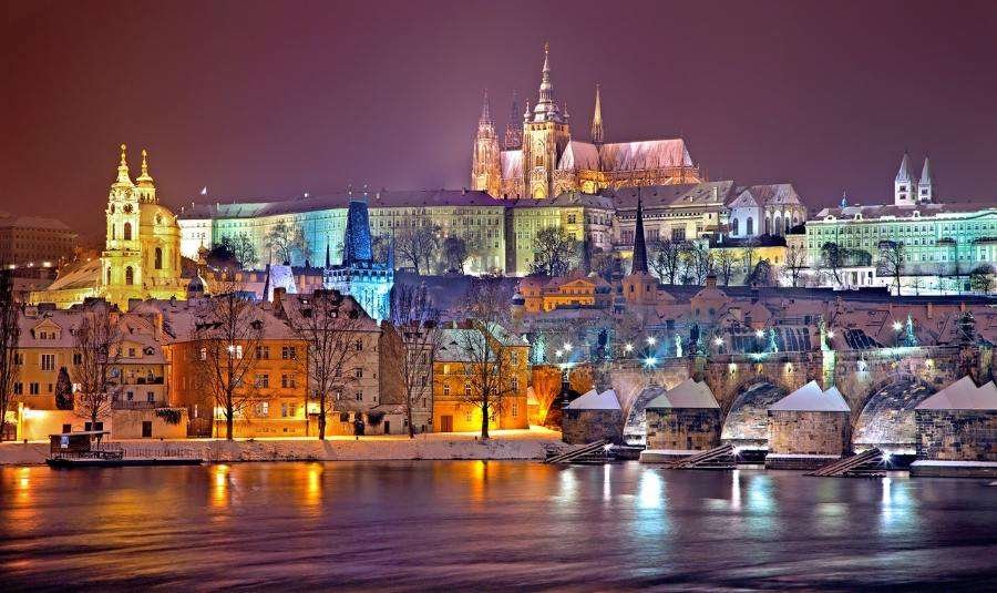 Praga vista notturna